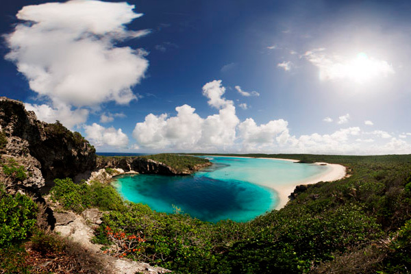 First diver to reach the bottom of Dean’s Blue Hole