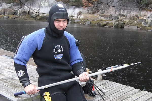 First diver to tag a Greenland shark underwater